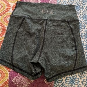 High-rise fleo shorts